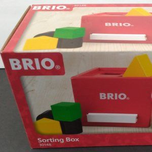 BRIO 30148 7 PIECE WOODEN SORTING BOX 2 SQUARES 2 TRIANGLES 2 CIRCLES BRAND NEW